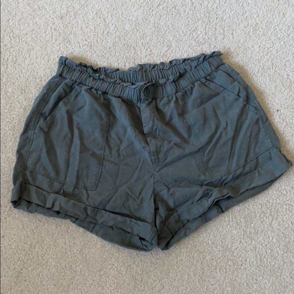 american eagle flowy shorts